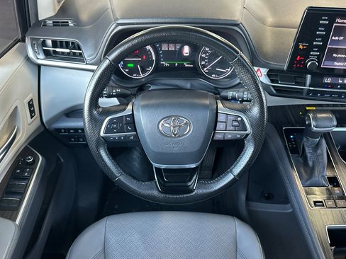 Certified 2021 Toyota Sienna Limited image 13
