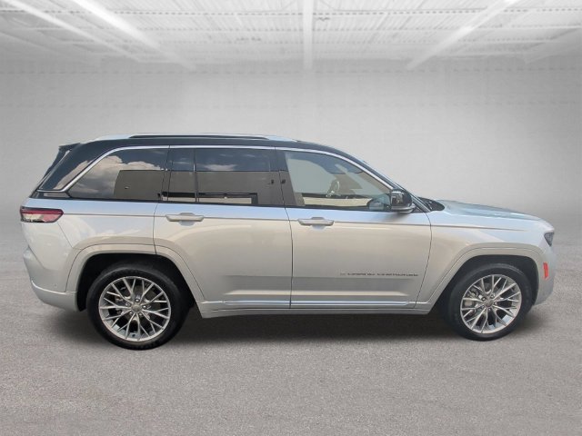 Used 2023 Jeep Grand Cherokee Summit w/ Luxury Tech Group V AWD/4WD image 6