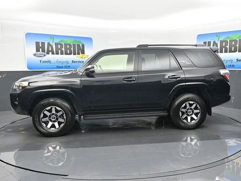 Used 2024 Toyota 4Runner TRD Off-Road Premium image 2