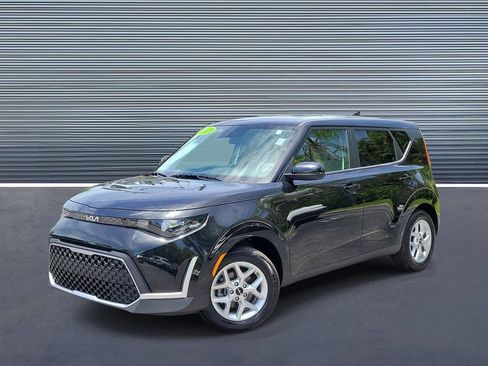 Used 2025 Kia Soul LX w/ LX Technology Package FWD image 1