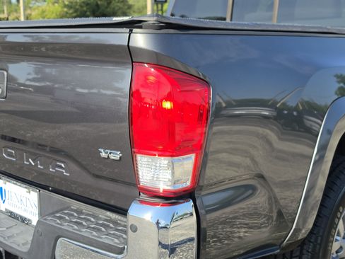 Used 2017 Toyota Tacoma SR5 w/ Tow Package RWD image 14