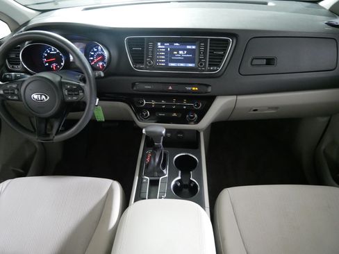 Used 2019 Kia Sedona LX FWD image 10