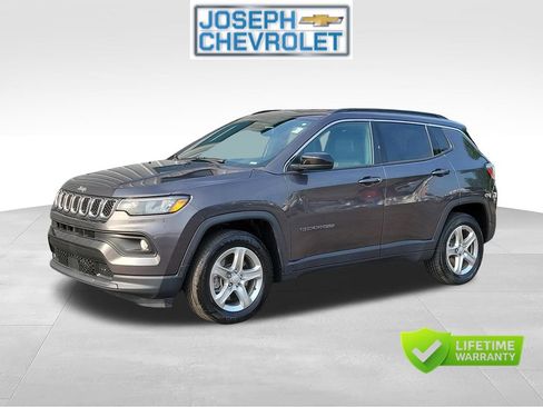 Used 2024 Jeep Compass Latitude AWD/4WD image 2