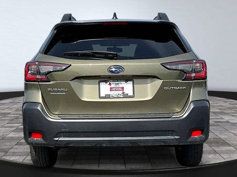 Used 2024 Subaru Outback Premium AWD/4WD image 5
