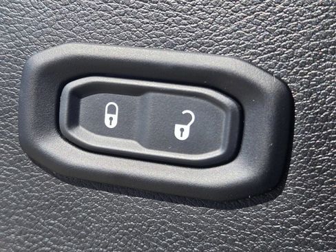 Used 2022 Jeep Wrangler Unlimited Sport AWD/4WD image 15