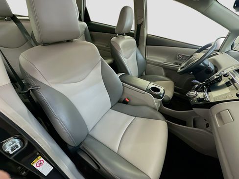 Used 2017 Toyota Prius V Five w/ Advanced Technology Package image 33