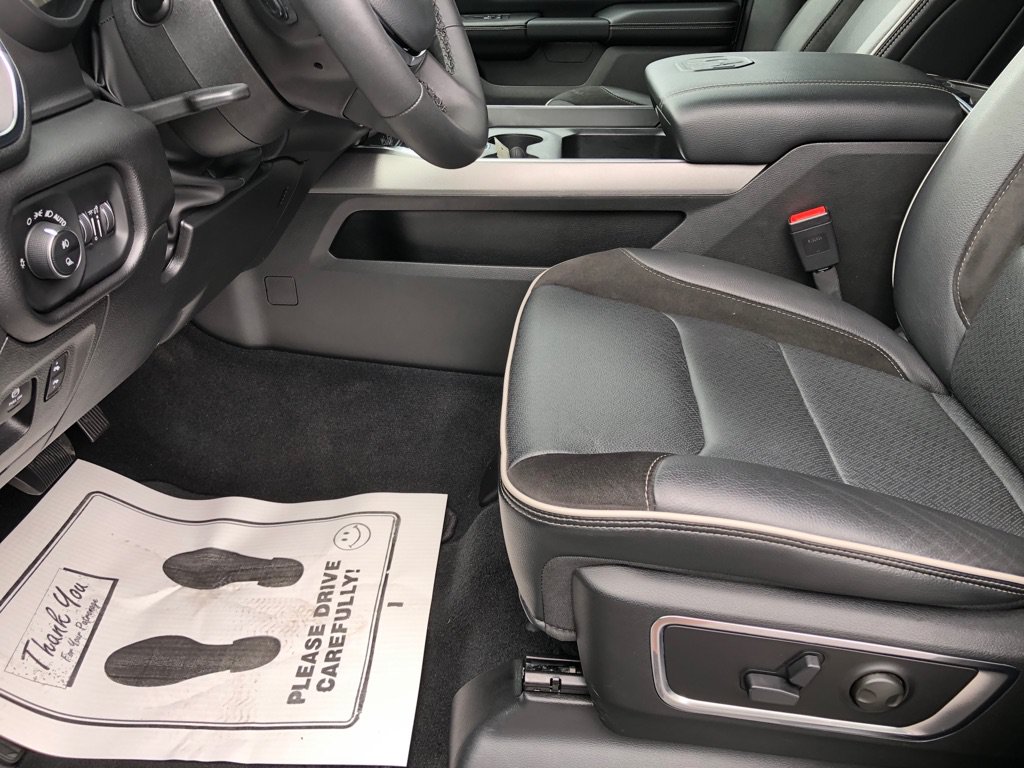 Used 2026 RAM 1500 Laramie AWD/4WD image 22