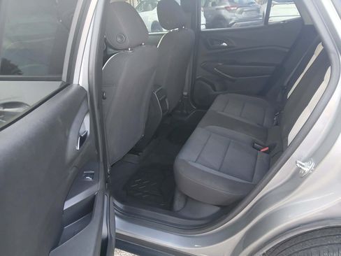 Used 2025 Chevrolet Trax LS w/ LS Convenience Package FWD image 11