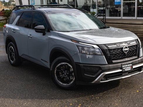 Used 2023 Nissan Pathfinder Rock Creek image 2