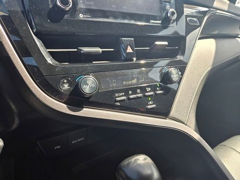 Used 2022 Toyota Camry SE image 25