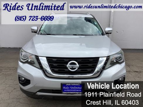 Used 2017 Nissan Pathfinder Platinum w/ Family Entertainment Package AWD/4WD image 9
