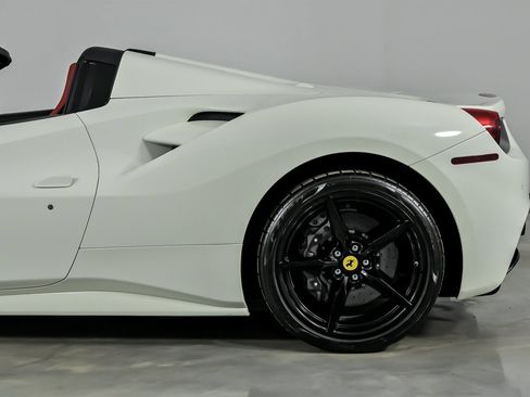 Used 2018 Ferrari 488 Spider image 9