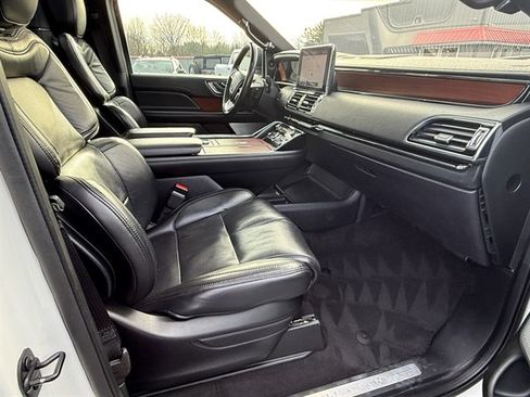 Used 2020 Lincoln Navigator Reserve w/ Luxury Package image 27