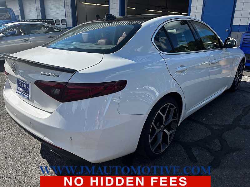 Used 2020 Alfa Romeo Giulia Ti w/ Active Blind Spot Package AWD/4WD image 4