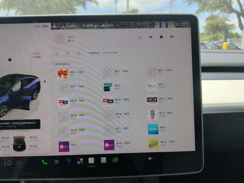 Used 2024 Tesla Model Y Long Range AWD/4WD image 23