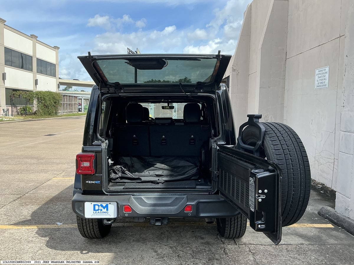 Used 2021 Jeep Wrangler Unlimited Sahara w/ Cold Weather Group AWD/4WD image 10