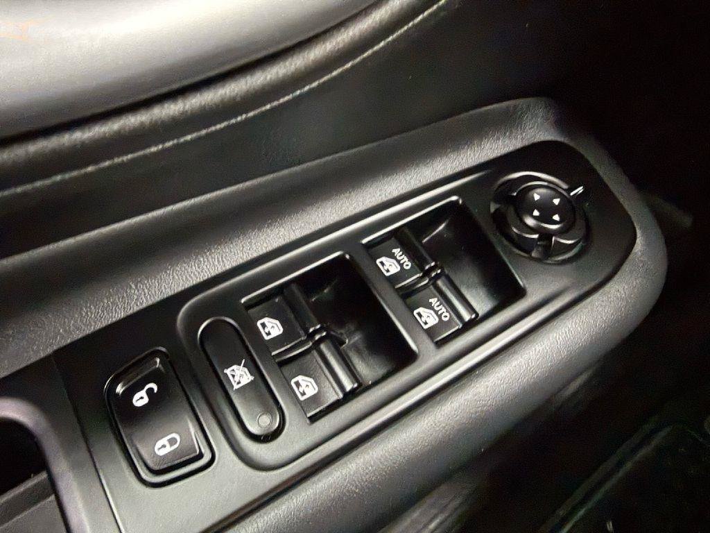 Used 2023 Jeep Renegade Latitude AWD/4WD image 10