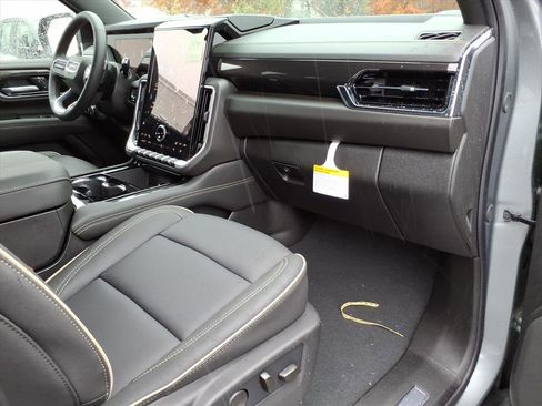 New 2026 GMC Yukon XL Elevation image 9