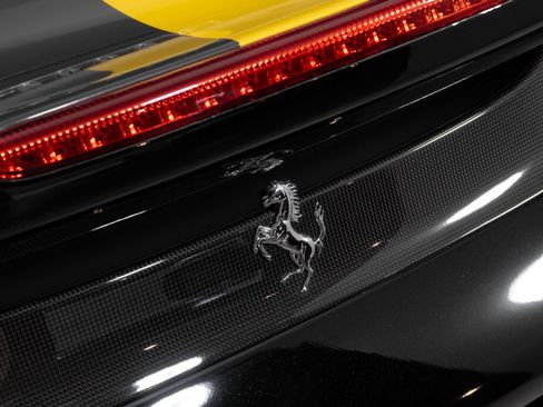 Used 2019 Ferrari 488 Pista Coupe RWD image 22