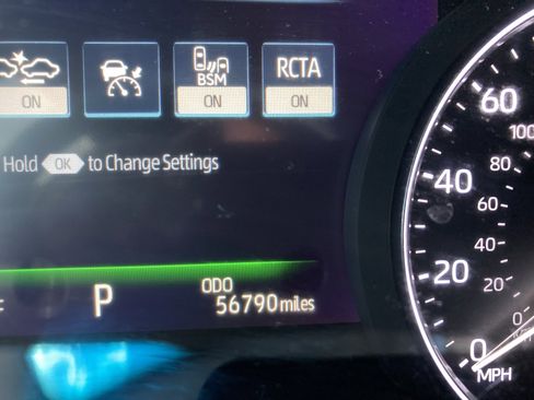 Used 2022 Toyota Avalon Limited image 17