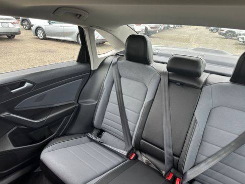 Used 2025 Volkswagen Jetta SE image 41
