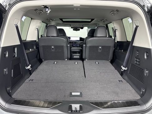 Certified 2025 INFINITI QX80 Sensory image 30