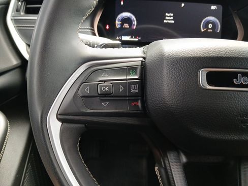 Used 2023 Jeep Grand Cherokee Altitude RWD image 11