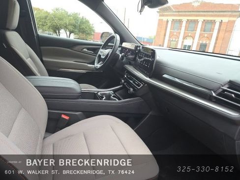 Used 2025 Chevrolet Traverse LT FWD image 14