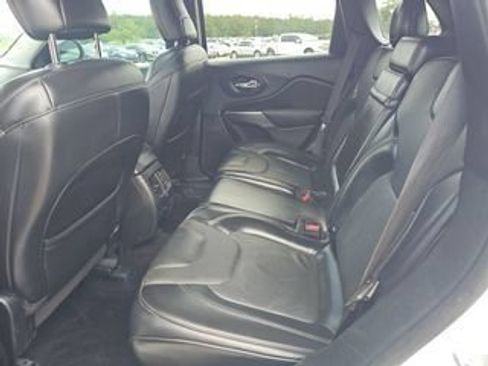 Used 2019 Jeep Cherokee Limited w/ Technology Group AWD/4WD image 10
