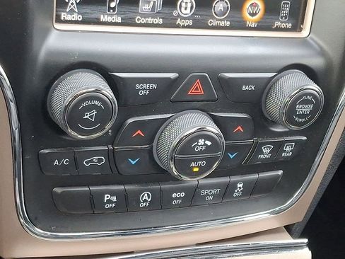 Used 2017 Jeep Grand Cherokee Overland image 18