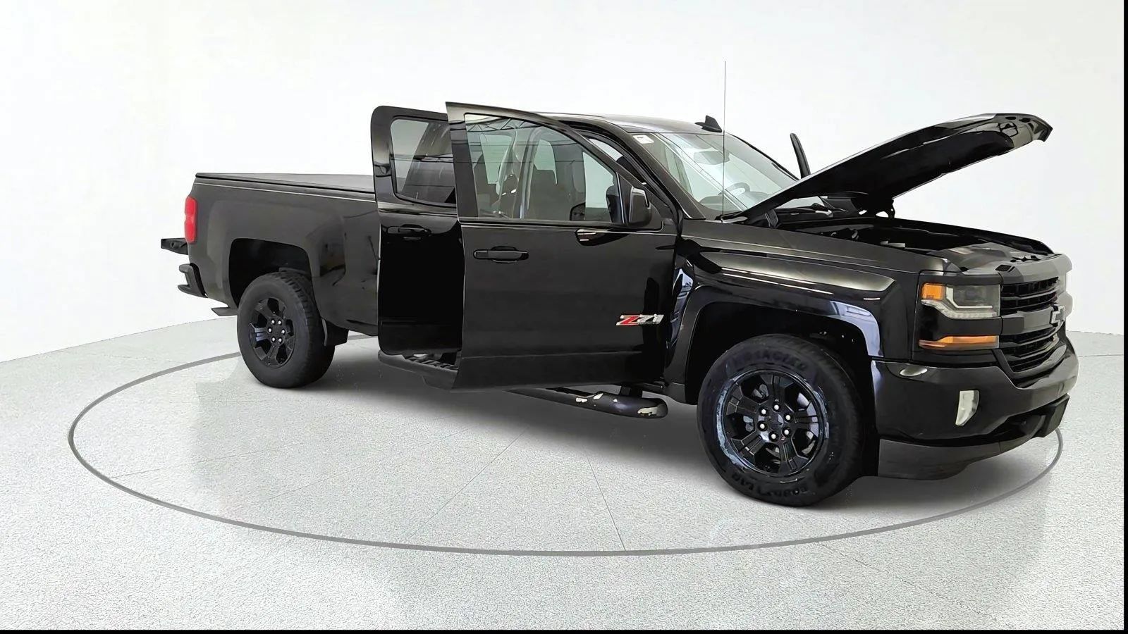 Used 2017 Chevrolet Silverado 1500 LT w/ Midnight Edition AWD/4WD image 11