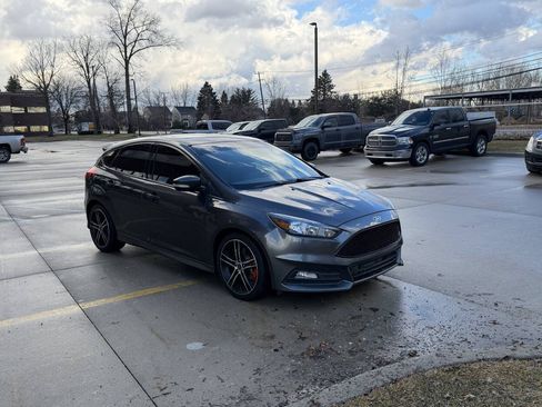 Used 2018 Ford Focus ST image 4