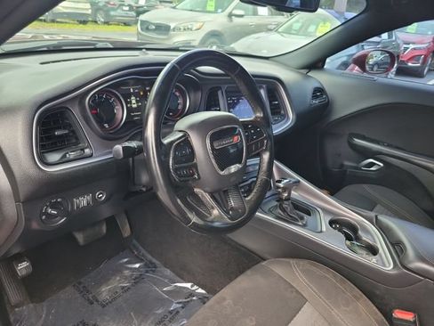 Used 2020 Dodge Challenger SXT RWD image 10