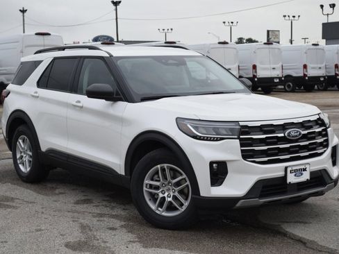 New 2026 Ford Explorer Active w/ Active Comfort Package image 3