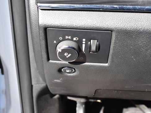 Used 2019 Jeep Grand Cherokee Limited image 16