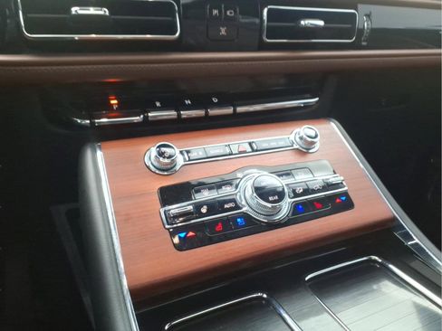 Used 2024 Lincoln Aviator Reserve w/ Equipment Group 201A image 18