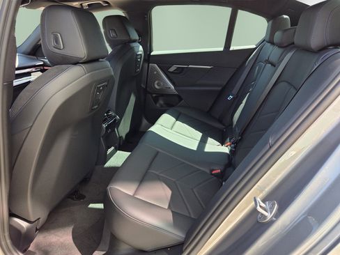 New 2026 BMW i5 eDrive40 w/ M Sport Package RWD image 9
