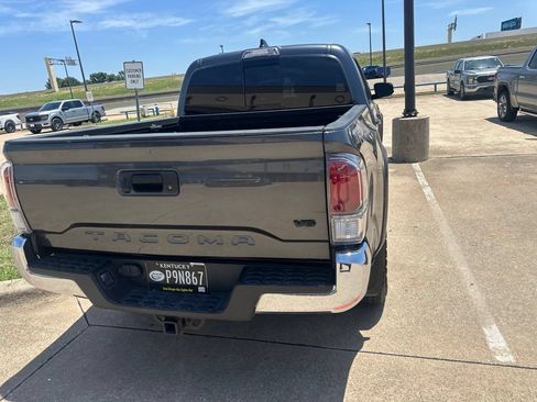 Used 2022 Toyota Tacoma TRD Off-Road AWD/4WD image 7