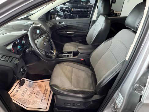 Used 2017 Ford Escape SE w/ Equipment Group 201A image 7
