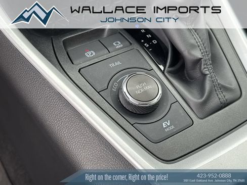 Used 2024 Toyota RAV4 LE AWD/4WD image 26
