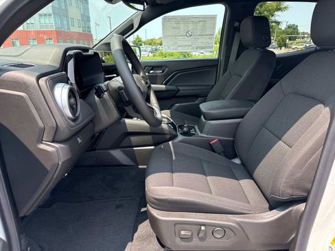 New 2025 Chevrolet Colorado LT image 9