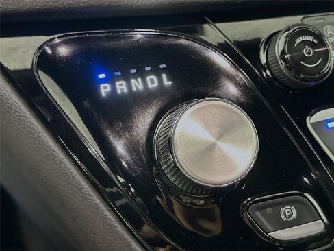 Used 2025 Chrysler Pacifica Select FWD image 15