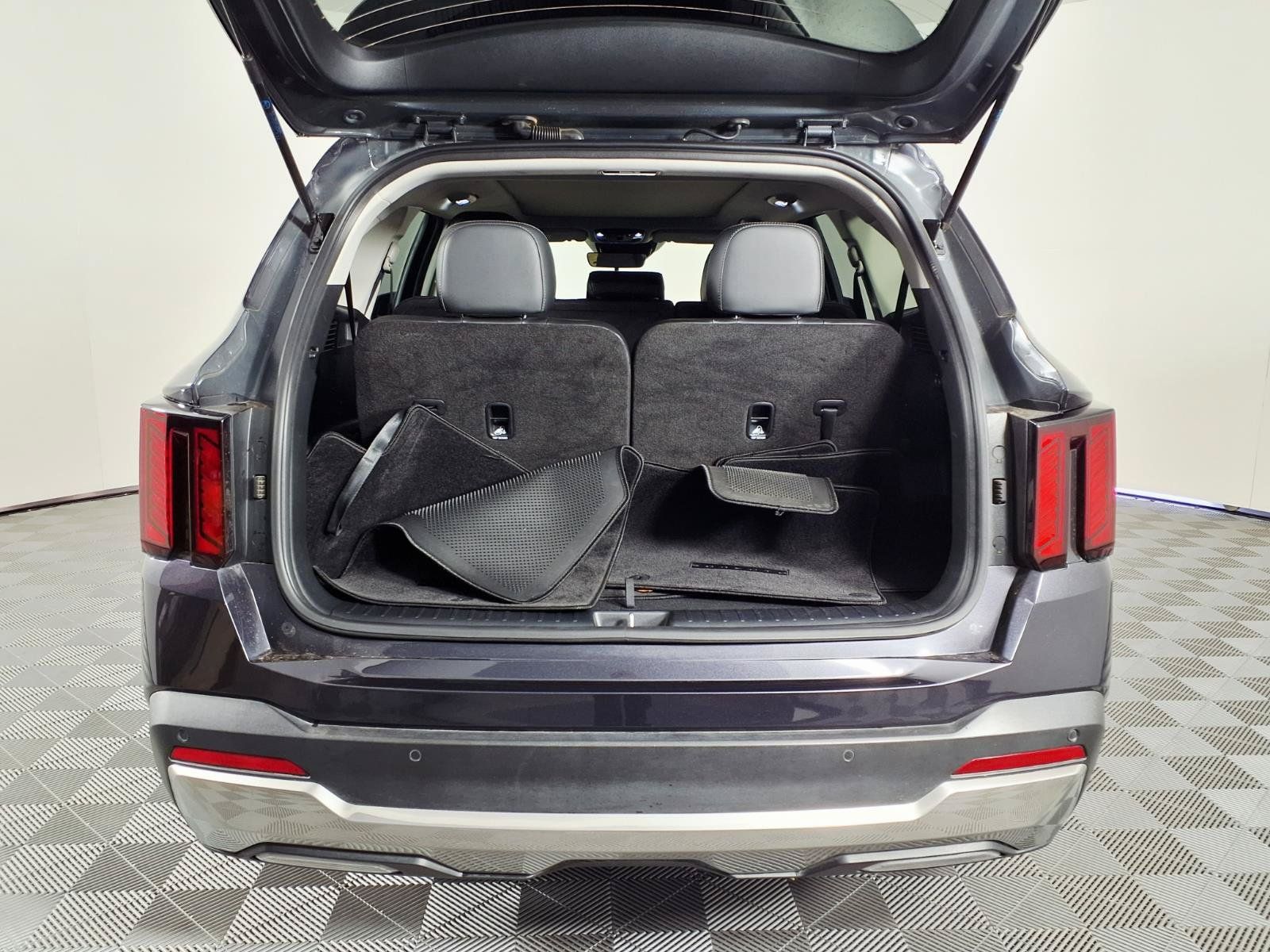 Used 2025 Kia Sorento S w/ Panoramic Sunroof Package FWD image 8