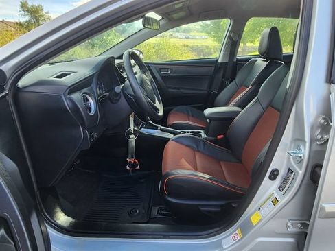 Used 2017 Toyota Corolla SE FWD image 3