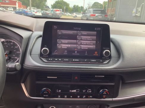 Used 2023 Nissan Rogue SV AWD/4WD image 19