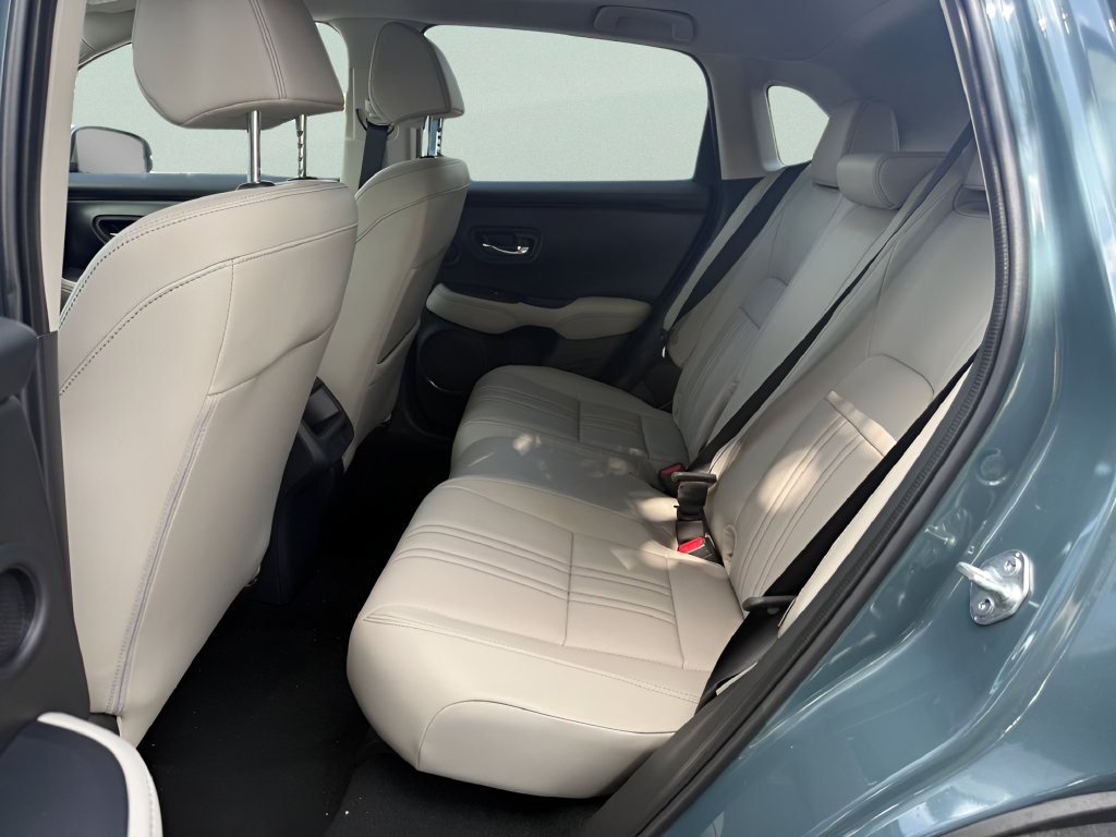 Used 2027 Honda HR-V EX-L image 11