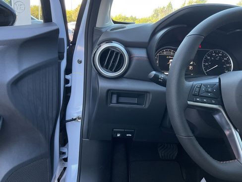 New 2025 Nissan Versa SR w/ Trunk Package image 23