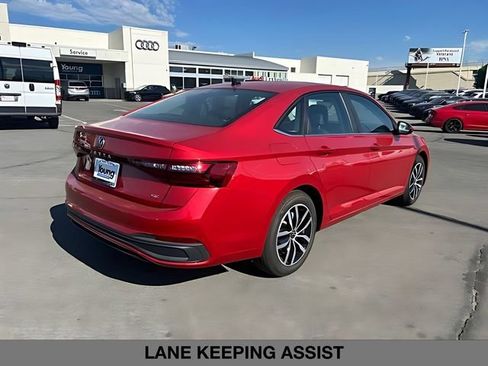 Used 2026 Volkswagen Jetta SE FWD image 3