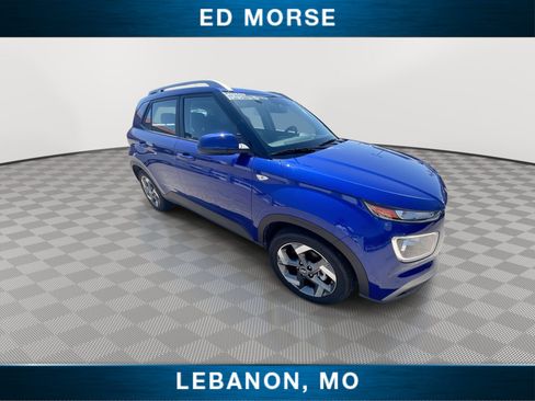 Used 2025 Hyundai Venue SEL FWD image 2