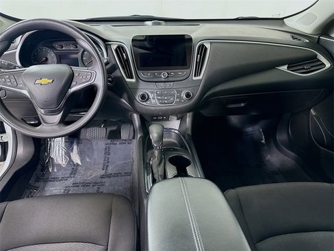 Used 2024 Chevrolet Malibu LT image 17